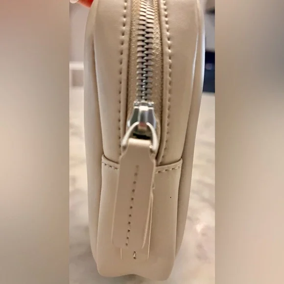 MONOS Metro Beige Attachable Accessory Bag - Picture 3 of 8